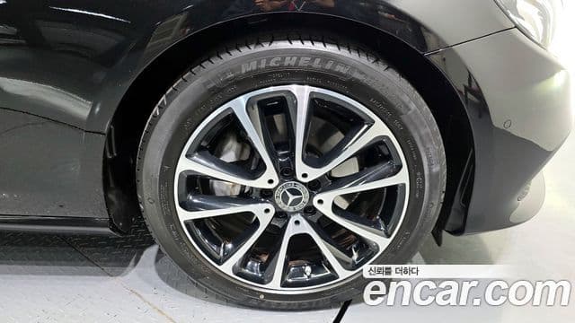 Mercedes-Benz E-Class 2020 — Фото 5/20