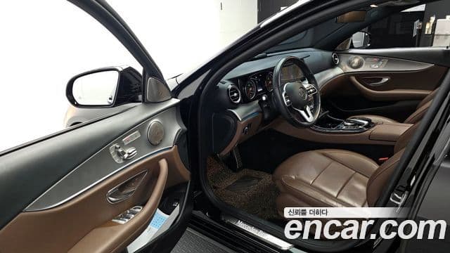 Mercedes-Benz E-Class 2020 — Фото 10/20
