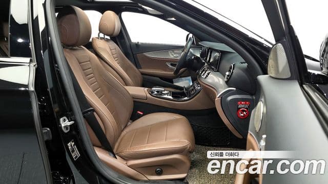 Mercedes-Benz E-Class 2020 — Фото 11/20