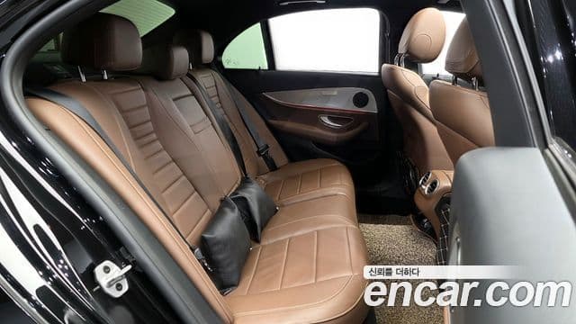 Mercedes-Benz E-Class 2020 — Фото 12/20