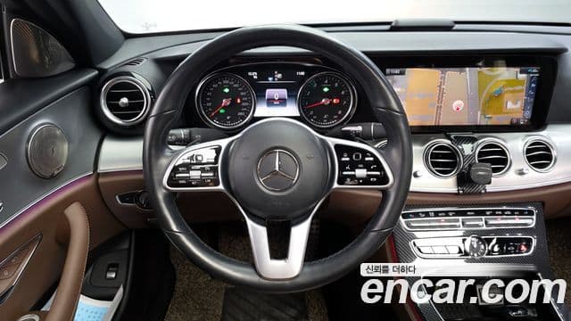 Mercedes-Benz E-Class 2020 — Фото 13/20