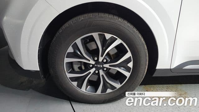 Kia Carnival 2022 — ფოტო 5/20
