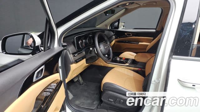 Kia Carnival 2022 — ფოტო 10/20