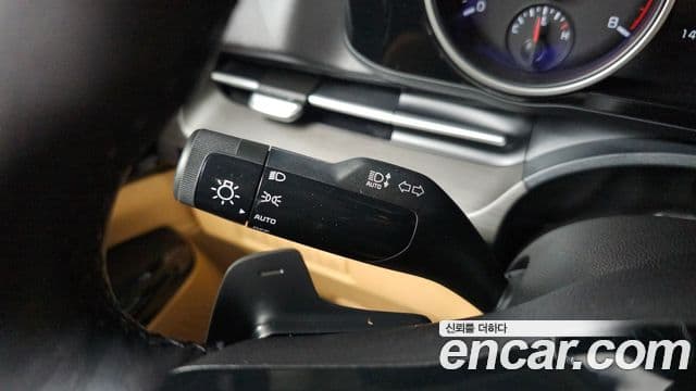 Kia Carnival 2022 — ფოტო 15/20