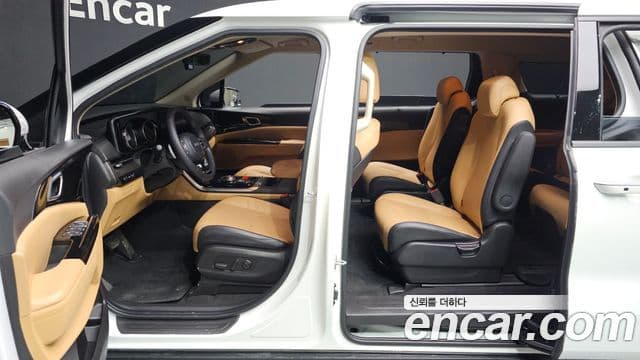 Kia Carnival 2022 — ფოტო 18/20