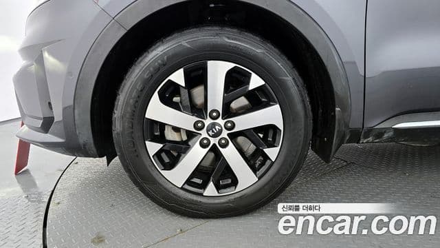 Kia Sorento 2021 — Фото 5/20