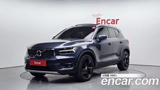 Volvo XC40 2021 — ფოტო 1/20