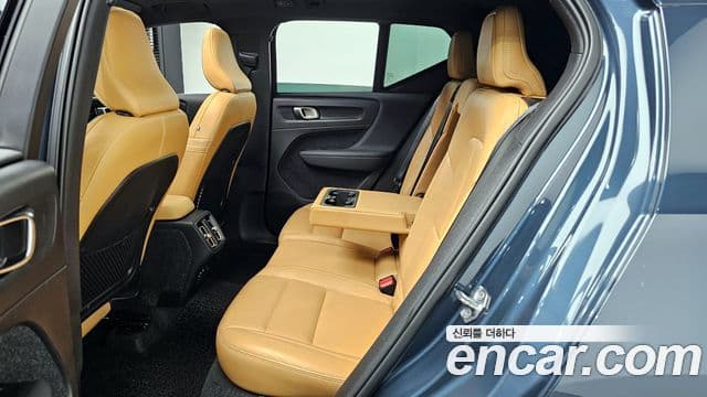 Volvo XC40 2021 — ფოტო 12/20