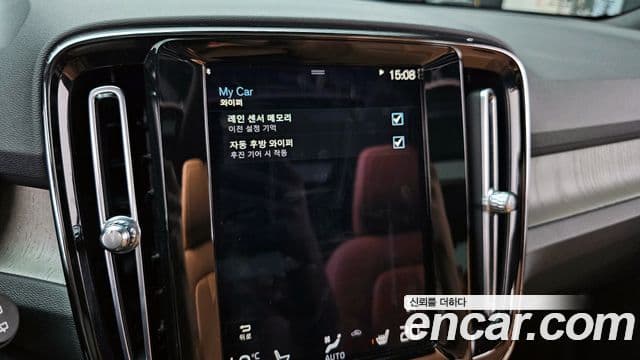 Volvo XC40 2021 — ფოტო 16/20