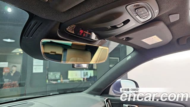 Volvo XC40 2021 — ფოტო 18/20
