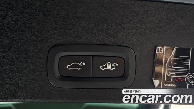 Volvo XC40 2021 — ფოტო 20/20