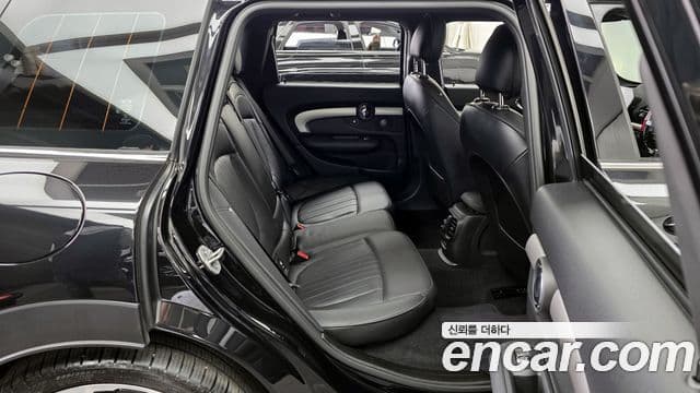Mini Cooper S Clubman 2023 — Фото 12/20