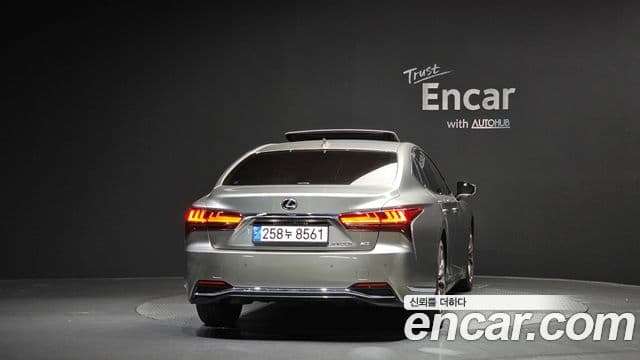 Lexus LS500h 2023 — Şəkil 4/20