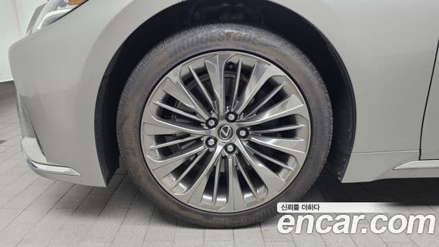 Lexus LS500h 2023 — Şəkil 5/20