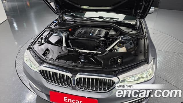 BMW 5 Series 2018 — Фото 6/20