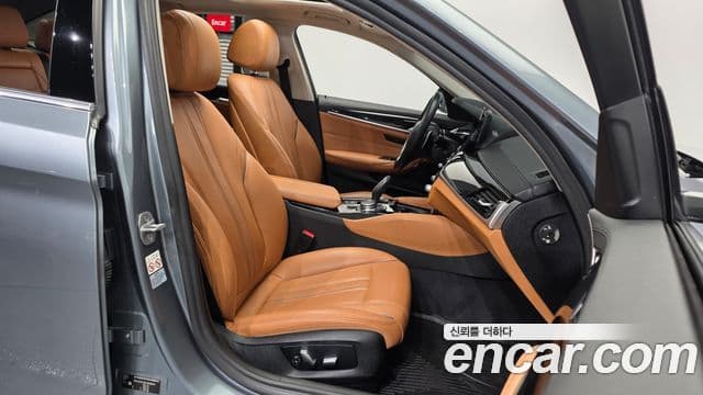 BMW 5 Series 2018 — Фото 11/20