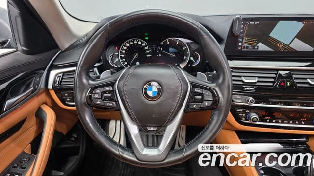 BMW 5 Series 2018 — Фото 13/20