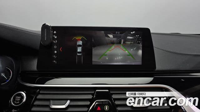 BMW 5 Series 2018 — Фото 15/20