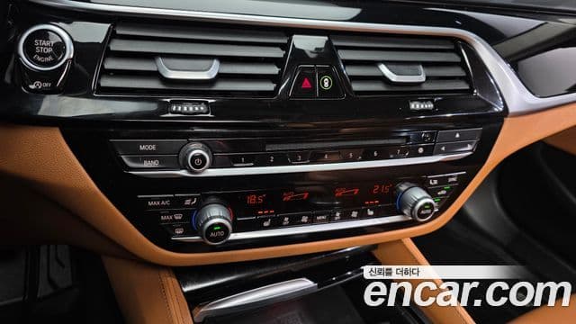 BMW 5 Series 2018 — Фото 17/20