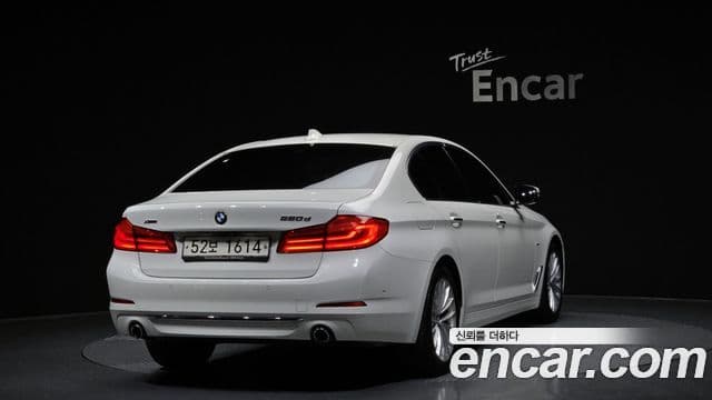 BMW 5 Series 2018 — Şəkil 2/20