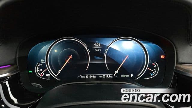 BMW 5 Series 2018 — Şəkil 8/20