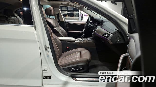 BMW 5 Series 2018 — Şəkil 11/20