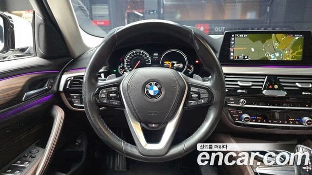 BMW 5 Series 2018 — Şəkil 13/20