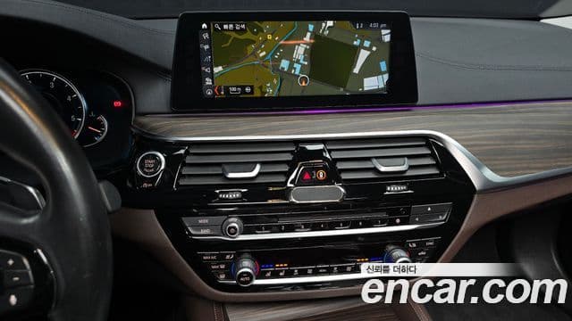 BMW 5 Series 2018 — Şəkil 16/20