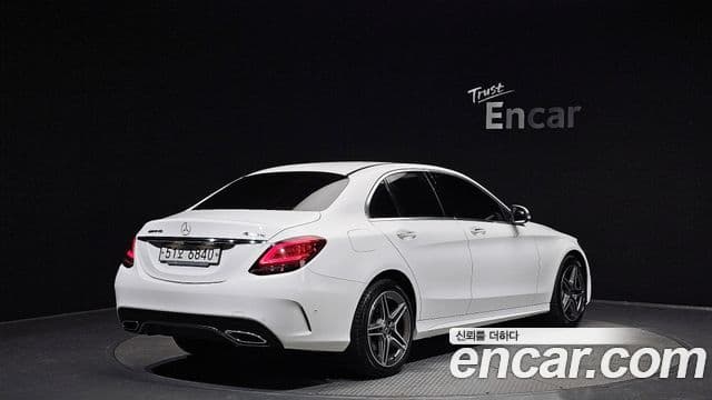 Mercedes-Benz C-Class 2019 — ფოტო 2/20