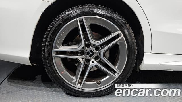 Mercedes-Benz C-Class 2019 — ფოტო 5/20
