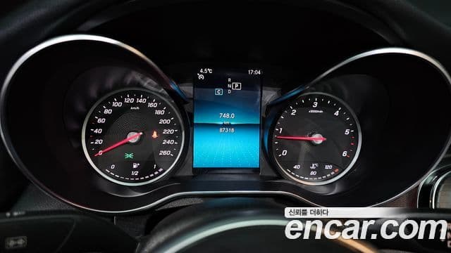 Mercedes-Benz C-Class 2019 — ფოტო 8/20