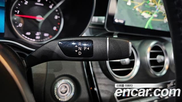 Mercedes-Benz C-Class 2019 — ფოტო 9/20
