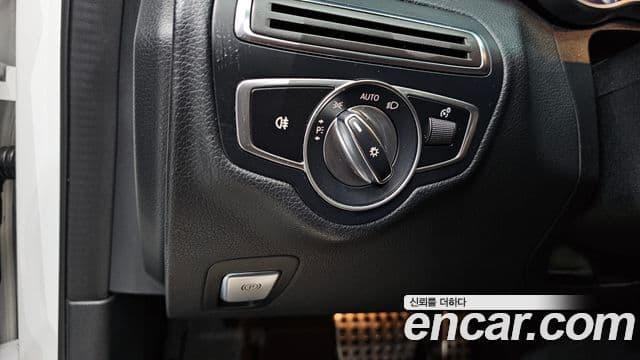 Mercedes-Benz C-Class 2019 — ფოტო 14/20