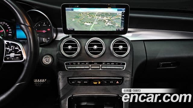 Mercedes-Benz C-Class 2019 — ფოტო 16/20