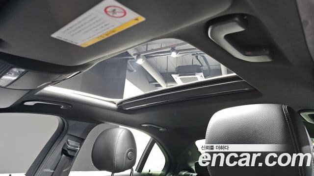 Mercedes-Benz C-Class 2019 — ფოტო 19/20