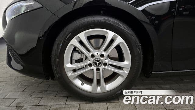 Mercedes-Benz A-Class 2025 — ფოტო 5/20