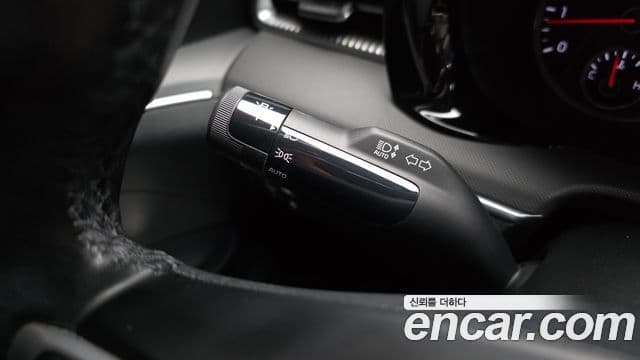 Kia K5 2022 — ფოტო 17/20