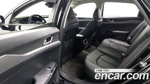 Kia K5 2023 — фото 12 из 20