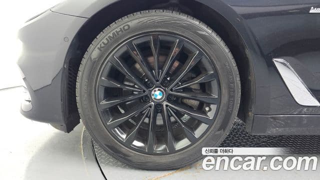 BMW 5 Series 2018 — Şəkil 5/20