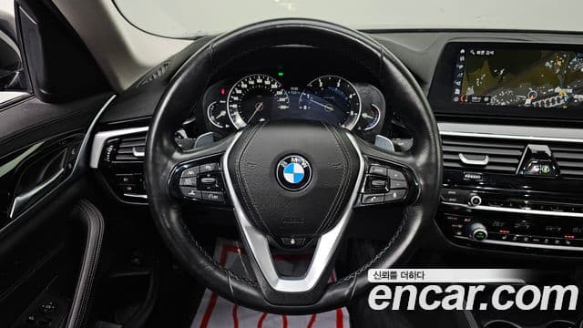 BMW 5 Series 2018 — ფოტო 12/20