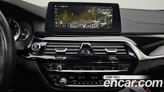 BMW 5 Series 2018 — Şəkil 14/20