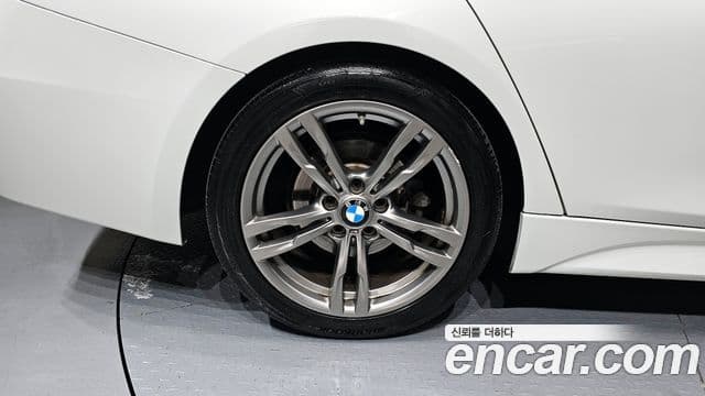 BMW 3 Series 2018 — Фото 5/20