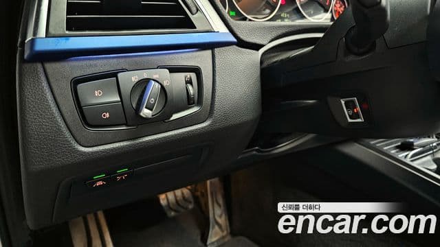BMW 3 Series 2018 — Фото 14/20