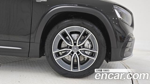 Mercedes-Benz GLB-Class 2025 — Фото 4/17
