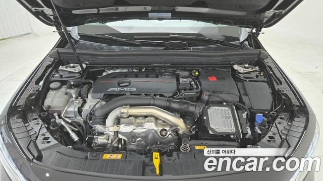 Mercedes-Benz GLB-Class 2025 — Фото 5/17
