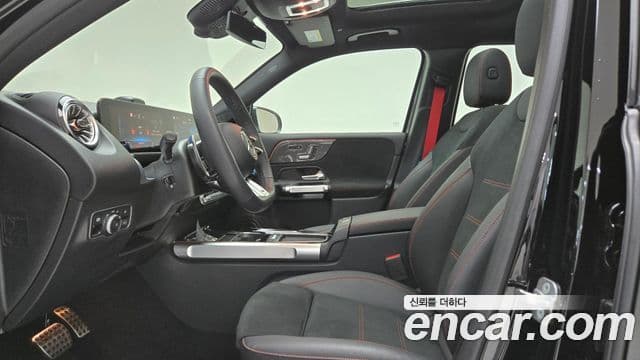 Mercedes-Benz GLB-Class 2025 — Фото 14/17