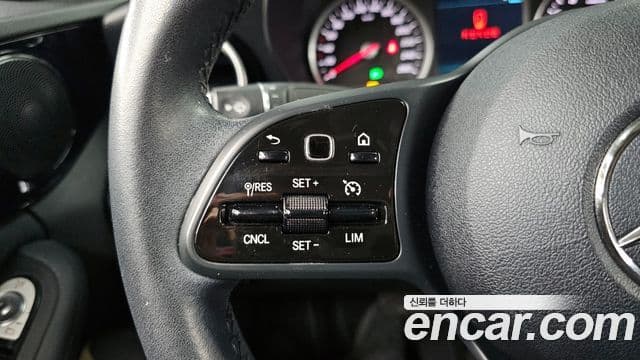 Mercedes-Benz C-Class 2020 — ფოტო 19/20