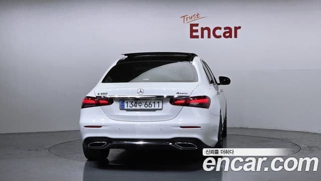 Mercedes-Benz E-Class 2021 — Фото 4/20