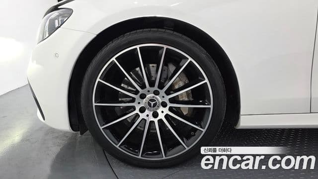 Mercedes-Benz E-Class 2021 — Фото 5/20