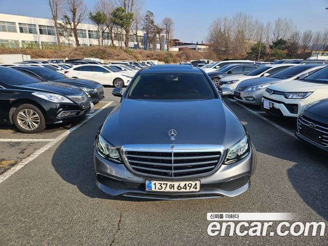 Mercedes-Benz E-Class 2018 — Şəkil 16/19